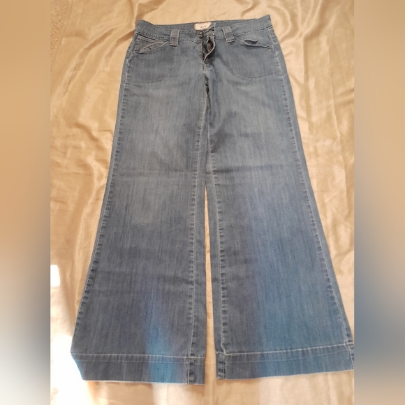 Woman's Levi's wide leg size 12 medium. - Picture 2 of 12